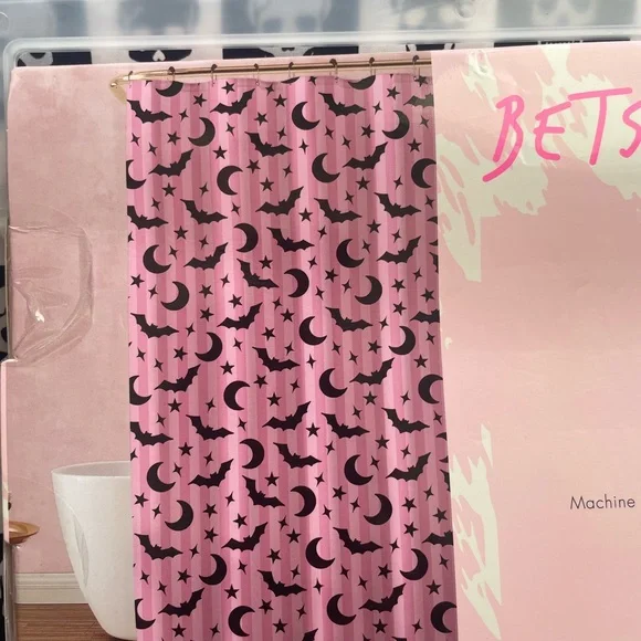 New Betsey Johnson Pink and Black Shower Curtain Set - Picture 5 of 6